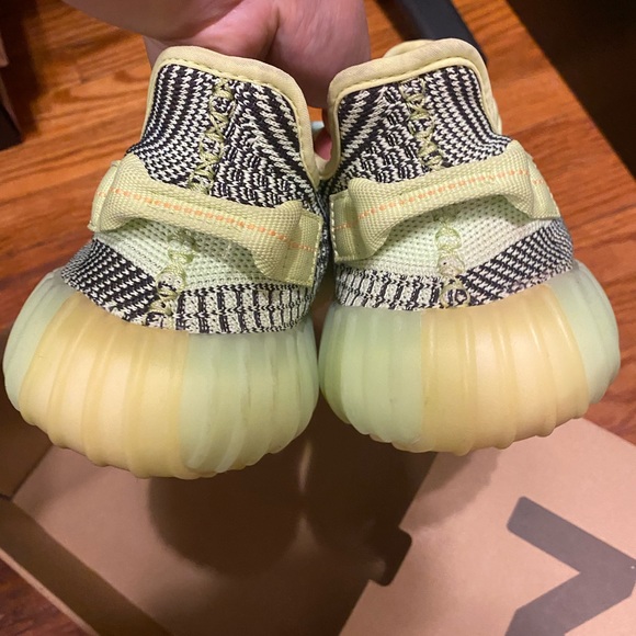 Yeezy Boost 350 v2 - Picture 5 of 8